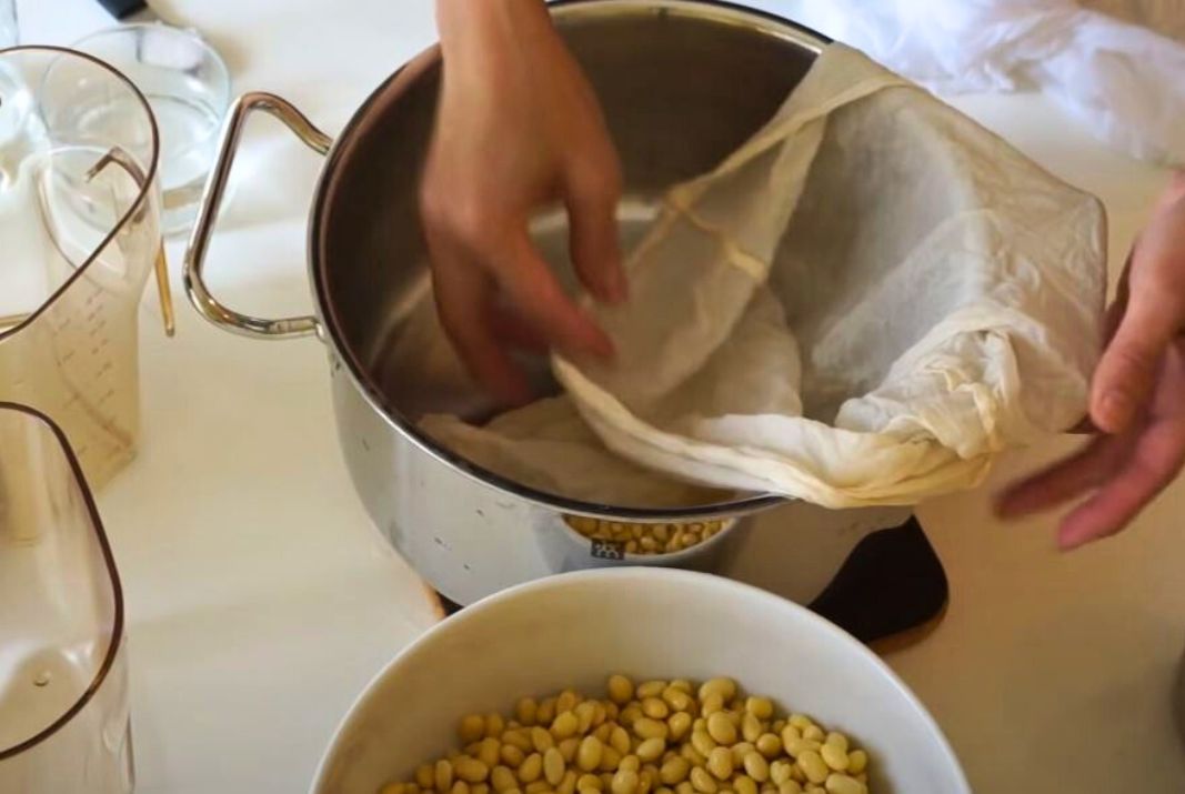 Soaking-and-Grinding-the-Soybeans