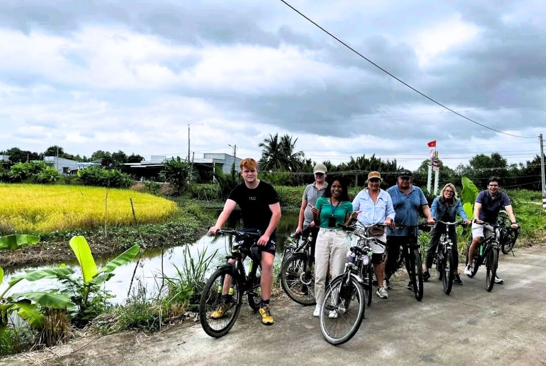 Take-a-relaxing-bike-ride-through-the-surrounding-rice-paddies