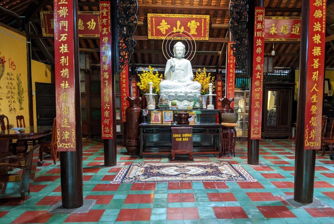 Visit-historic-Buddhist-pagoda-with-unique-architecture